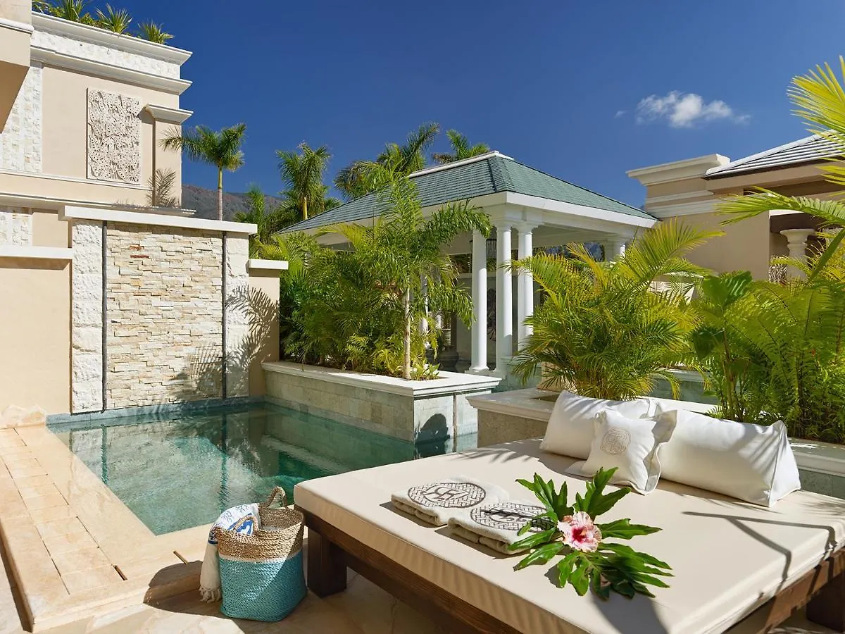 Royal River, Luxury Hotel - Adults Only 阿德耶
