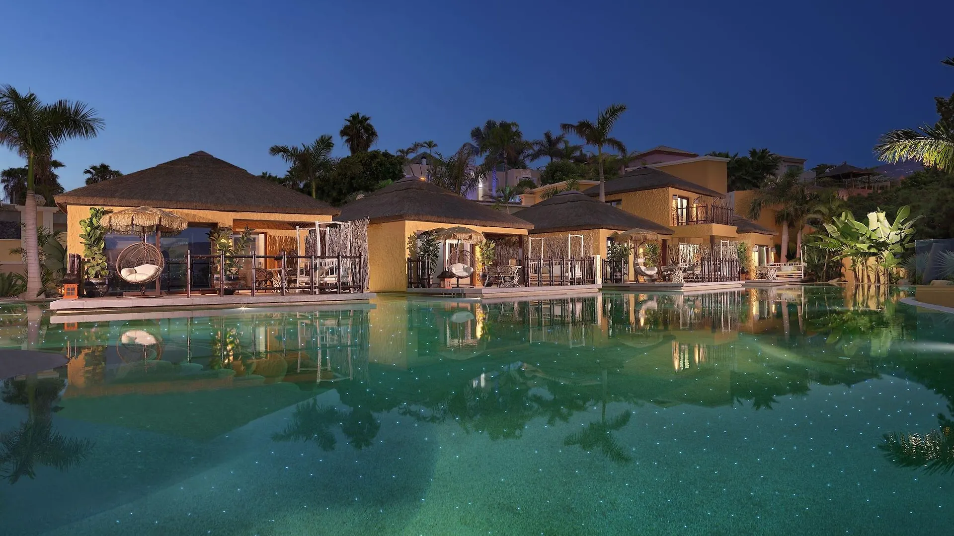 Royal River, Luxury Hotel - Adults Only 阿德耶