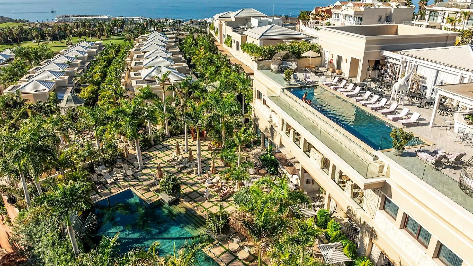Royal River, Luxury Hotel - Adults Only 阿德耶